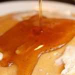 Esdoornsiroop of maple syrup
